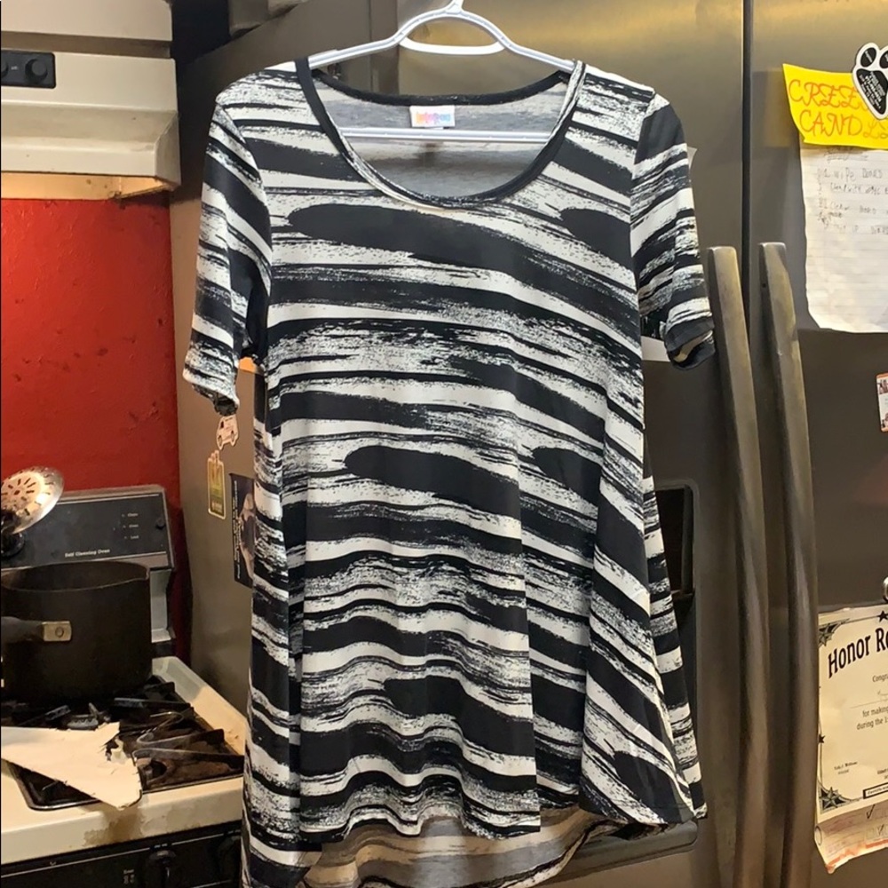 XS LuLaRoe Perfect Tee Brand New with Tags